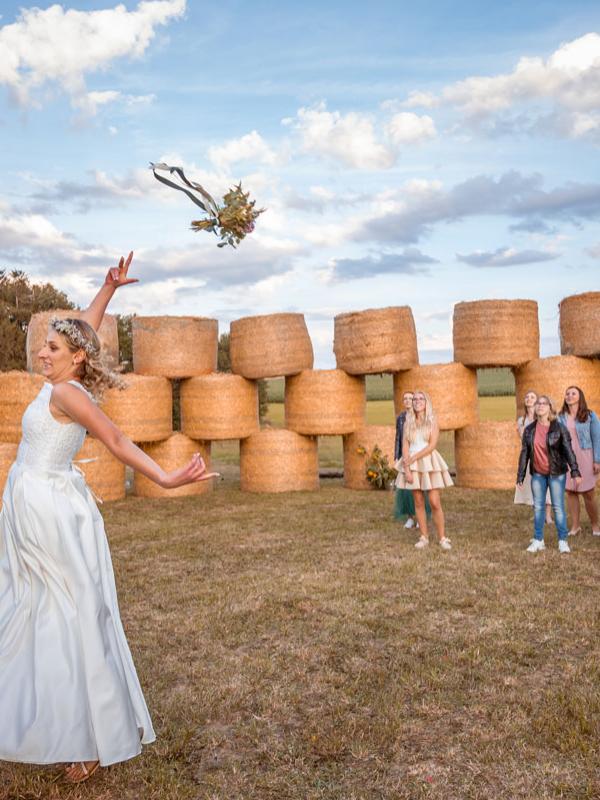 Nevěsta - hod kyticí